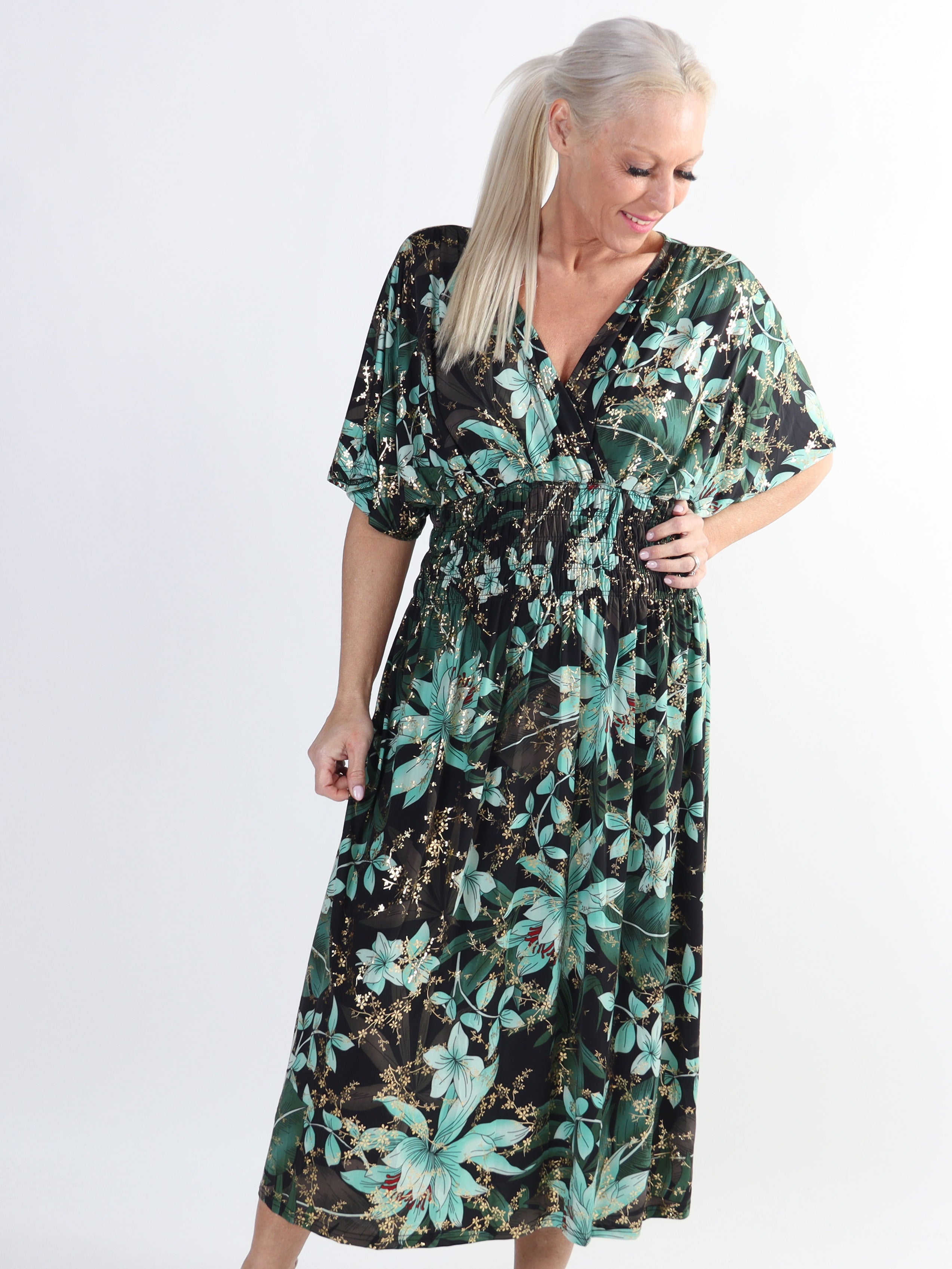 Pams Midi - Blommig klänning med resår i skrynkelfritt tyg för stora storlekar